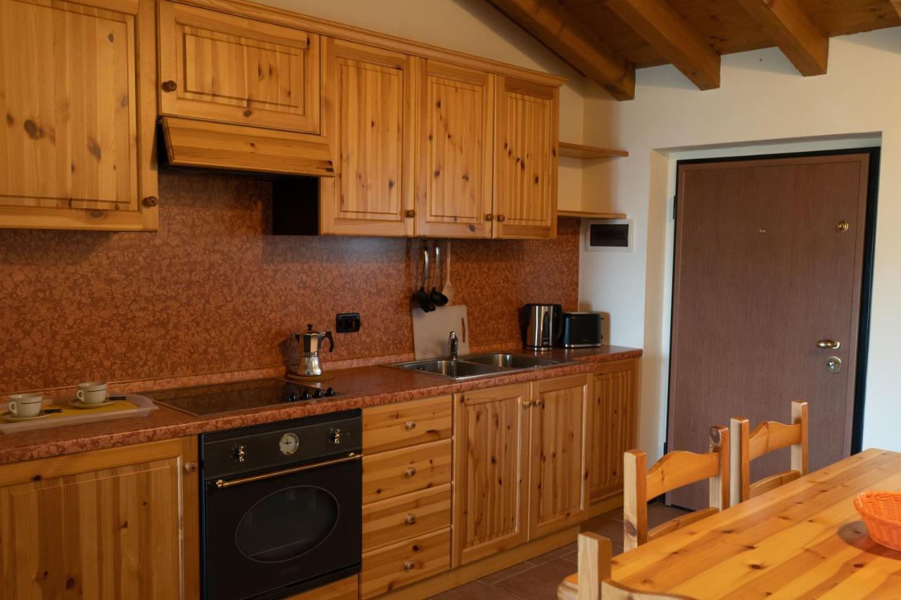 סאלו La Fiocchina - Magic Place - Apartments & Studios In Garda Lake - Countryside Farmhouse, Inside The Middle Of The Lake מראה חיצוני תמונה