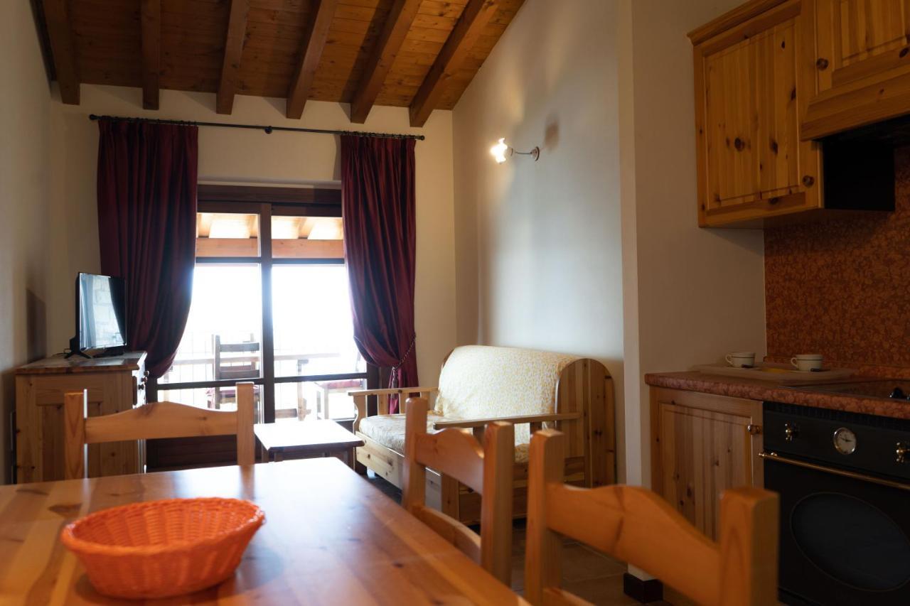סאלו La Fiocchina - Magic Place - Apartments & Studios In Garda Lake - Countryside Farmhouse, Inside The Middle Of The Lake מראה חיצוני תמונה