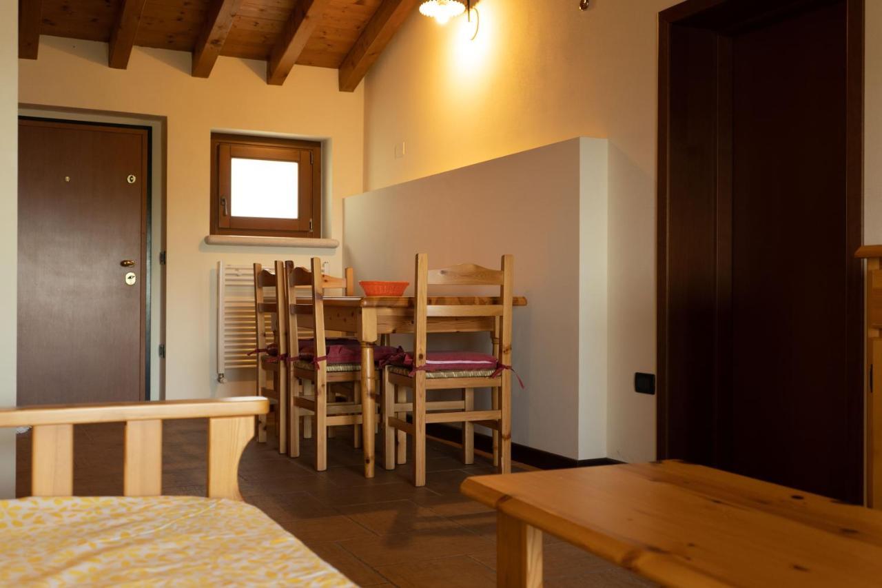 סאלו La Fiocchina - Magic Place - Apartments & Studios In Garda Lake - Countryside Farmhouse, Inside The Middle Of The Lake מראה חיצוני תמונה