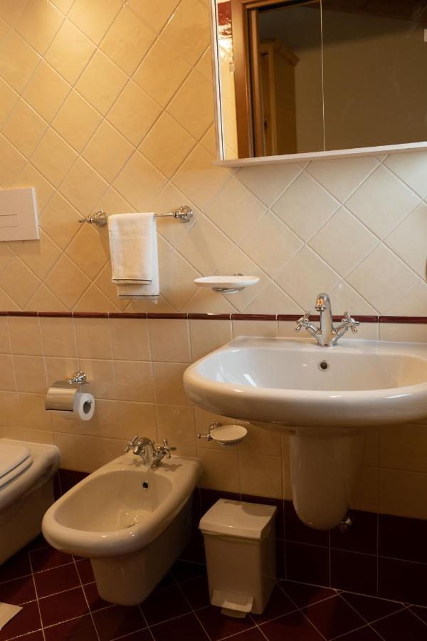 סאלו La Fiocchina - Magic Place - Apartments & Studios In Garda Lake - Countryside Farmhouse, Inside The Middle Of The Lake מראה חיצוני תמונה
