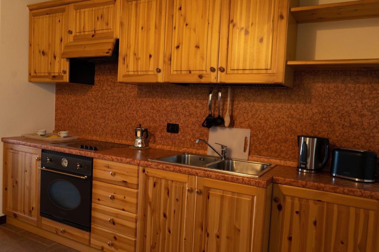 סאלו La Fiocchina - Magic Place - Apartments & Studios In Garda Lake - Countryside Farmhouse, Inside The Middle Of The Lake מראה חיצוני תמונה