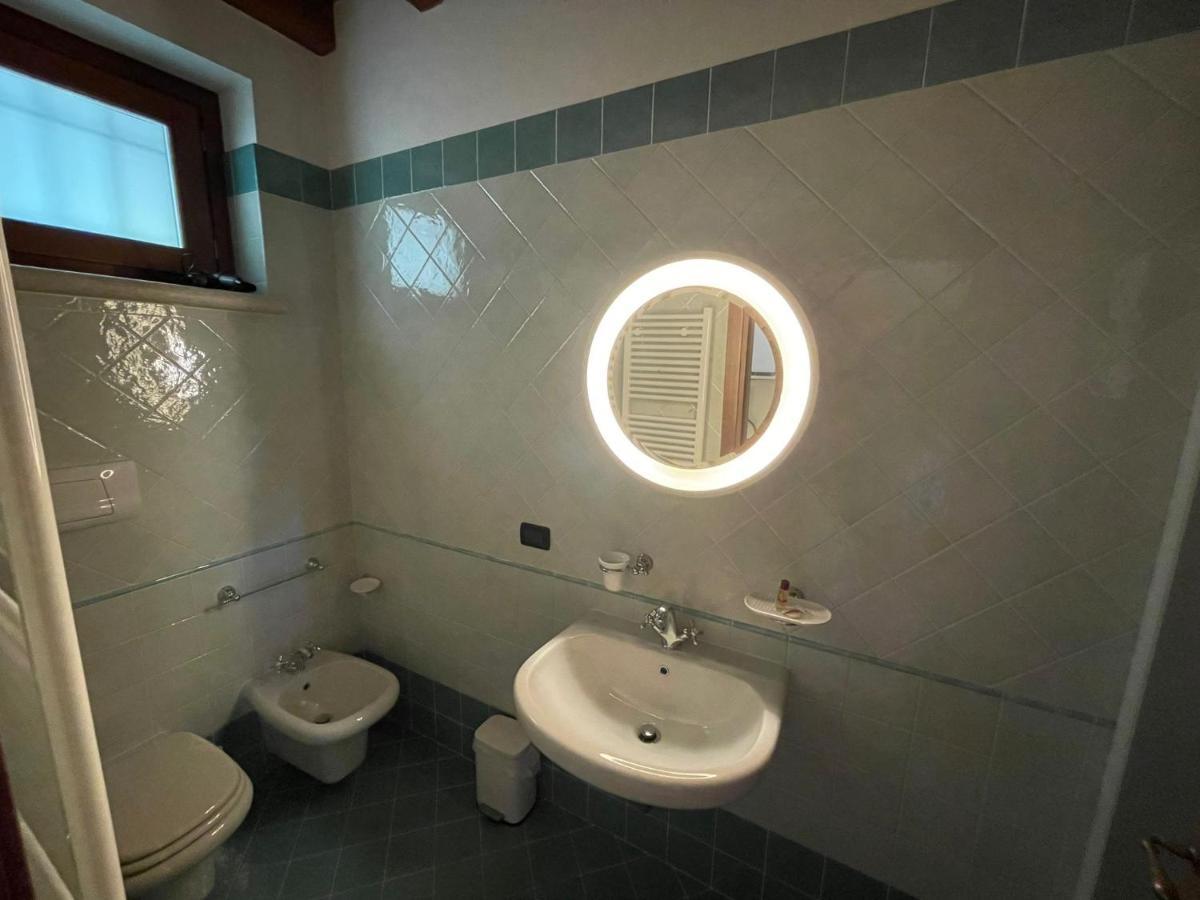 סאלו La Fiocchina - Magic Place - Apartments & Studios In Garda Lake - Countryside Farmhouse, Inside The Middle Of The Lake מראה חיצוני תמונה