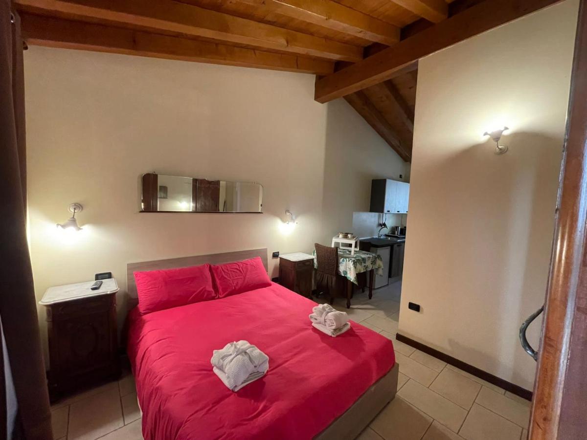 סאלו La Fiocchina - Magic Place - Apartments & Studios In Garda Lake - Countryside Farmhouse, Inside The Middle Of The Lake מראה חיצוני תמונה