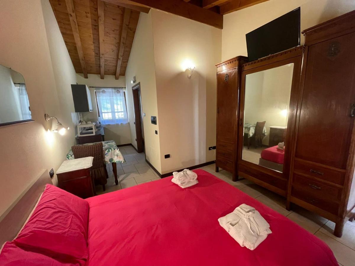 סאלו La Fiocchina - Magic Place - Apartments & Studios In Garda Lake - Countryside Farmhouse, Inside The Middle Of The Lake מראה חיצוני תמונה