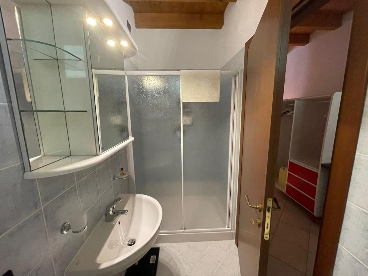 סאלו La Fiocchina - Magic Place - Apartments & Studios In Garda Lake - Countryside Farmhouse, Inside The Middle Of The Lake מראה חיצוני תמונה