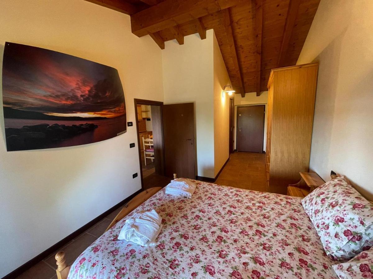 סאלו La Fiocchina - Magic Place - Apartments & Studios In Garda Lake - Countryside Farmhouse, Inside The Middle Of The Lake מראה חיצוני תמונה
