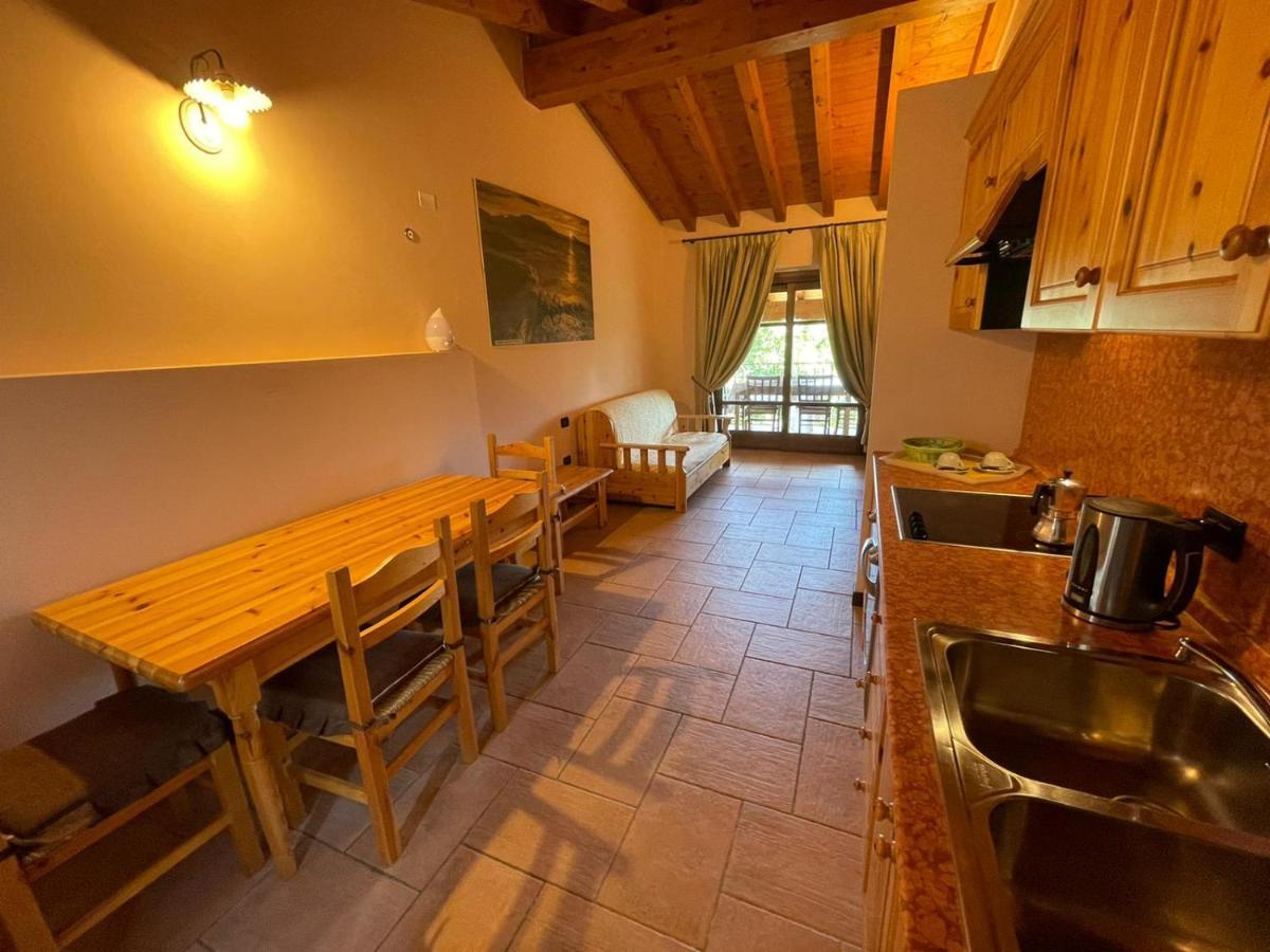 סאלו La Fiocchina - Magic Place - Apartments & Studios In Garda Lake - Countryside Farmhouse, Inside The Middle Of The Lake מראה חיצוני תמונה