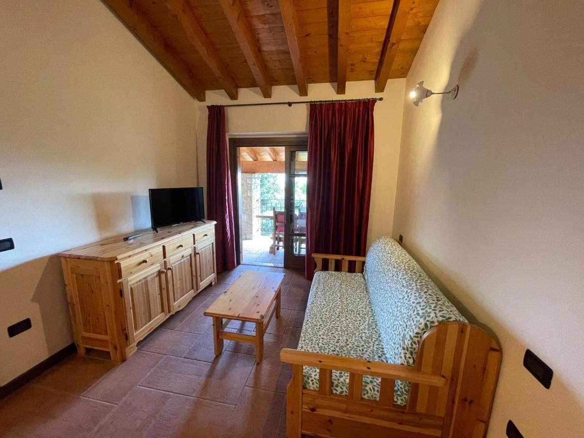 סאלו La Fiocchina - Magic Place - Apartments & Studios In Garda Lake - Countryside Farmhouse, Inside The Middle Of The Lake מראה חיצוני תמונה