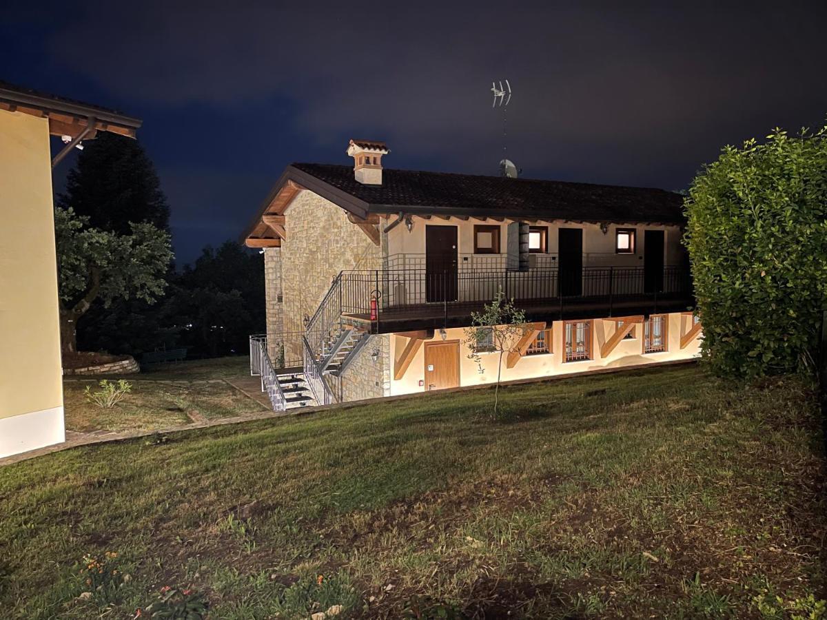 סאלו La Fiocchina - Magic Place - Apartments & Studios In Garda Lake - Countryside Farmhouse, Inside The Middle Of The Lake מראה חיצוני תמונה